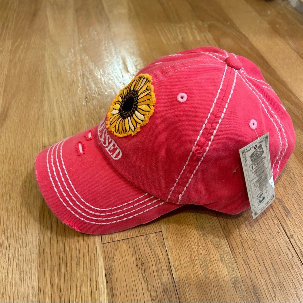 Women’s Hat - Picture 3 of 7